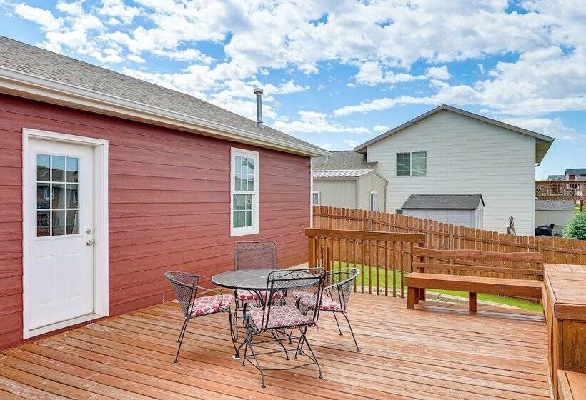 Black Hills Family Home: Close To Hiking Trails!