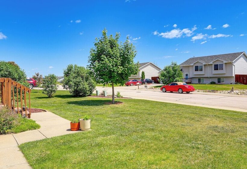 Black Hills Family Home: Close To Hiking Trails!