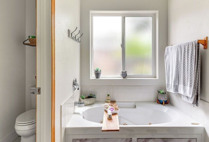 Central Twin Falls Retreat Near Parks & Downtown!