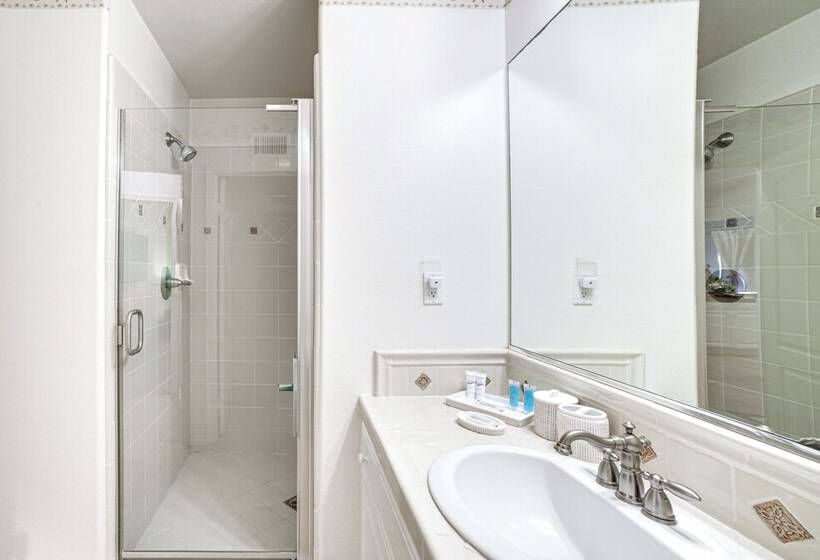 Coastal, Canal Front Oxnard Home ~ 1 Mi To Beach!