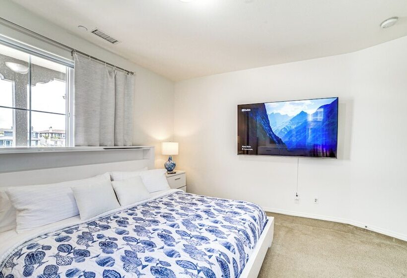 Coastal, Canal Front Oxnard Home ~ 1 Mi To Beach!