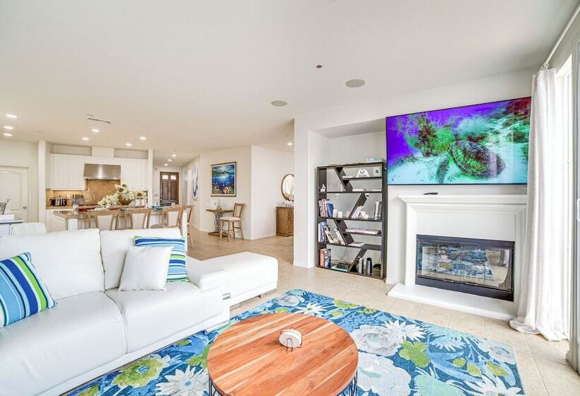 Coastal, Canal Front Oxnard Home ~ 1 Mi To Beach!