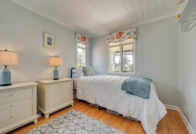 Florida Retreat W/ Hot Tub: Walk To The Gulf!