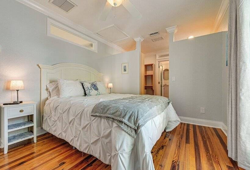 Florida Retreat W/ Hot Tub: Walk To The Gulf!