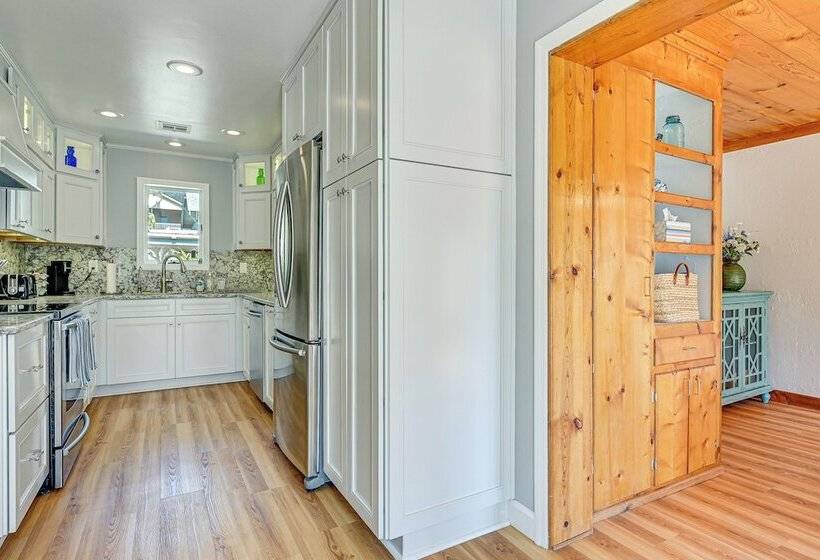 Florida Retreat W/ Hot Tub: Walk To The Gulf!