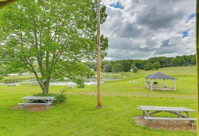 Historic Honesdale Cabin On Farm & Animal Rescue!