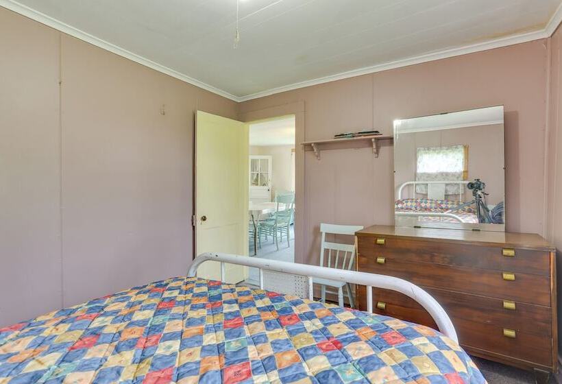 Historic Honesdale Cabin On Farm & Animal Rescue!