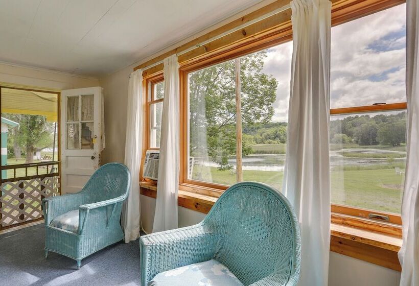 Historic Honesdale Cabin On Farm & Animal Rescue!