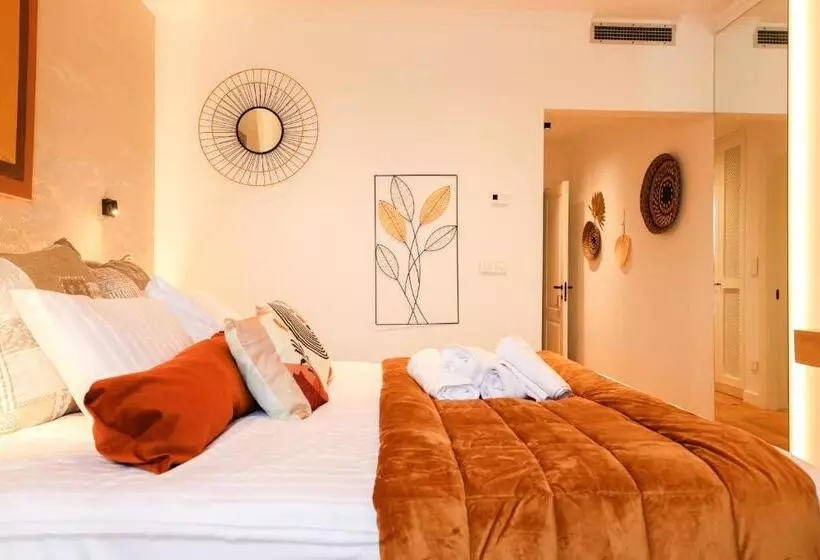 Hotelli Les Rêveries Du Clos Hôtel Particulier De Charme Et Jacuzzi