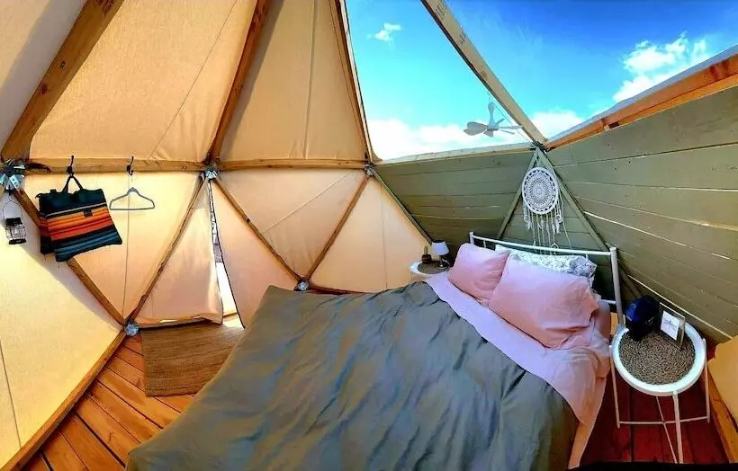 Maaseutuhotelli Raptor Ranch Glamping
