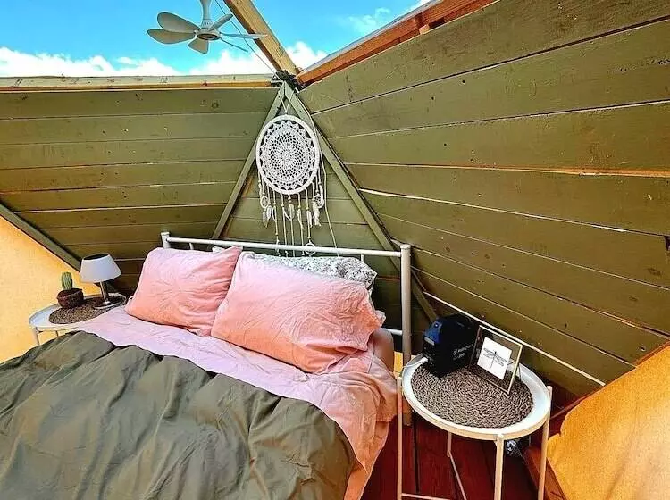 Maaseutuhotelli Raptor Ranch Glamping