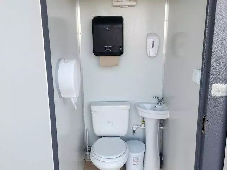 Maaseutuhotelli Raptor Ranch Glamping