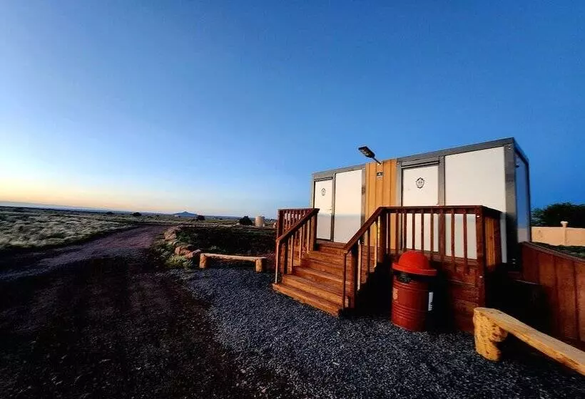 Maaseutuhotelli Raptor Ranch Glamping