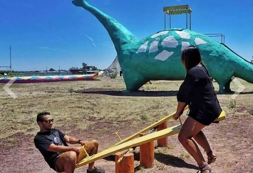 Maaseutuhotelli Raptor Ranch Glamping