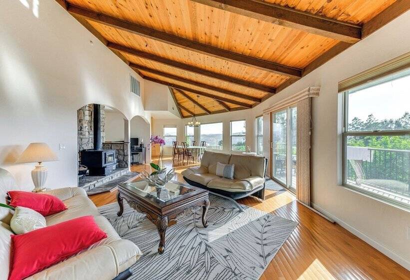 Kelseyville Home W/ Deck & Clear Lake Views!