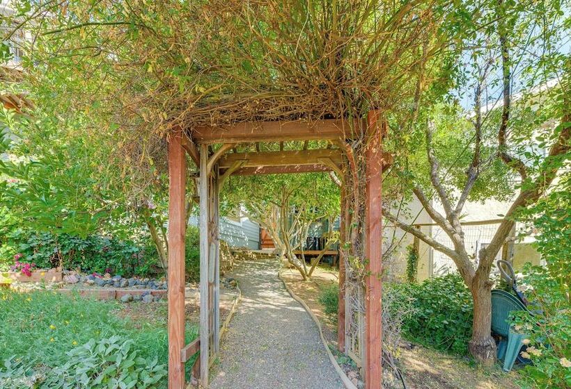 Kelseyville Home W/ Deck & Clear Lake Views!