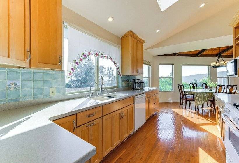 Kelseyville Home W/ Deck & Clear Lake Views!