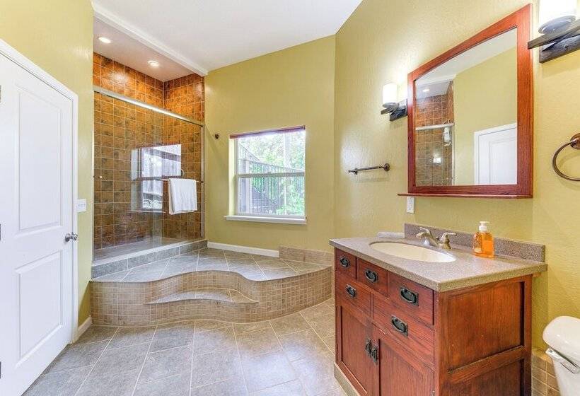 Kelseyville Home W/ Deck & Clear Lake Views!