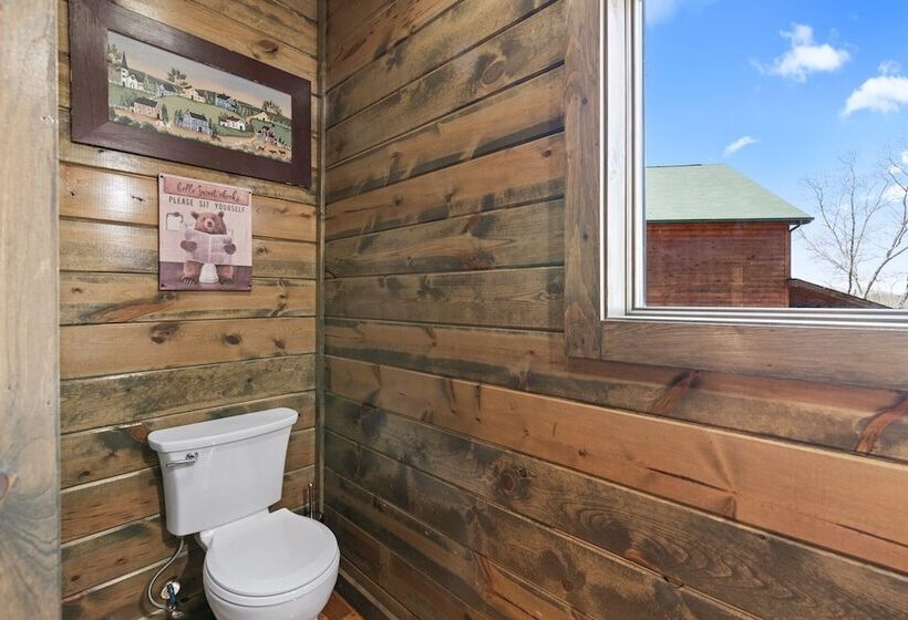 Mountain Retreat W/ Hot Tub & Games! Sleeps 10!