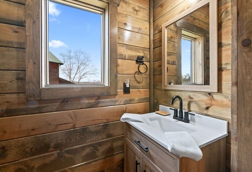 Mountain Retreat W/ Hot Tub & Games! Sleeps 10!