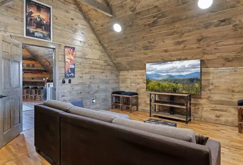 Mountain Retreat W/ Hot Tub & Games! Sleeps 10!