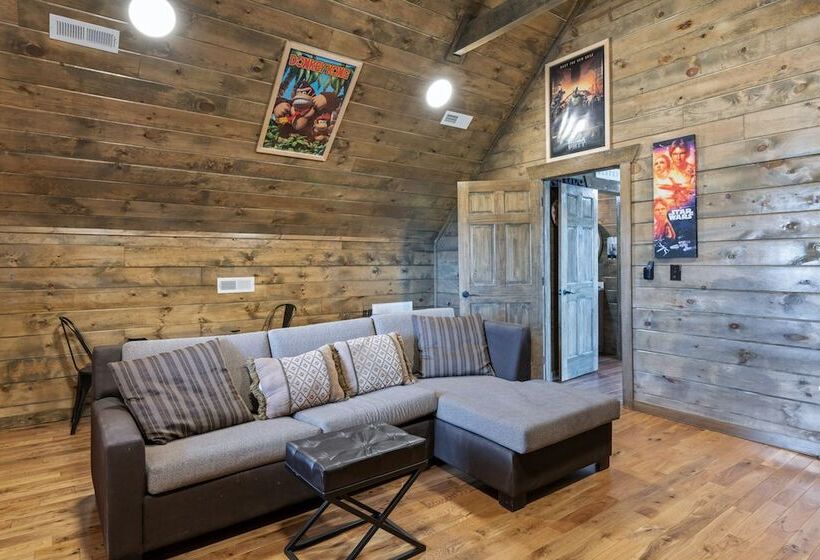 Mountain Retreat W/ Hot Tub & Games! Sleeps 10!