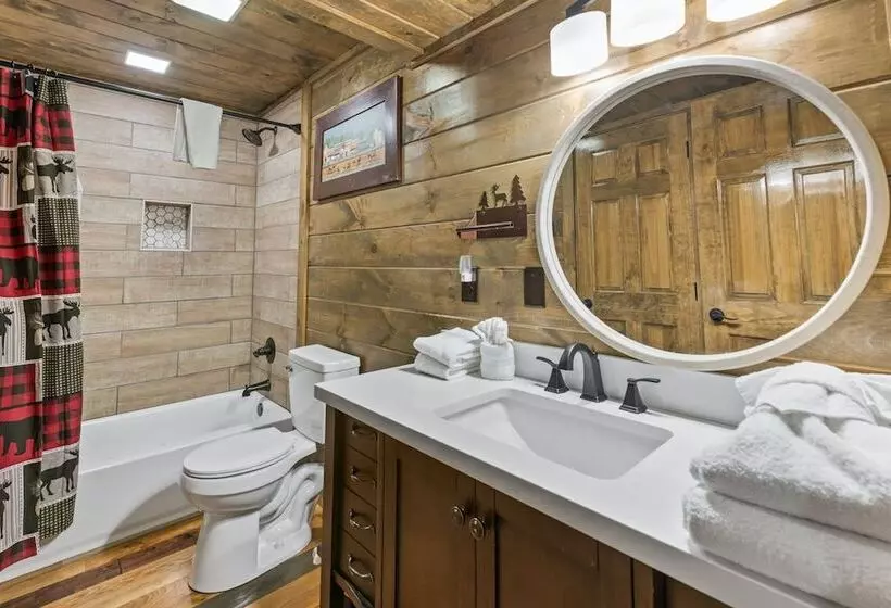 Mountain Retreat W/ Hot Tub & Games! Sleeps 10!