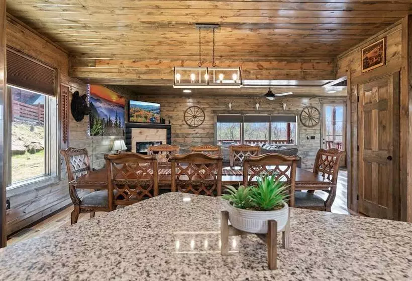 Mountain Retreat W/ Hot Tub & Games! Sleeps 10!