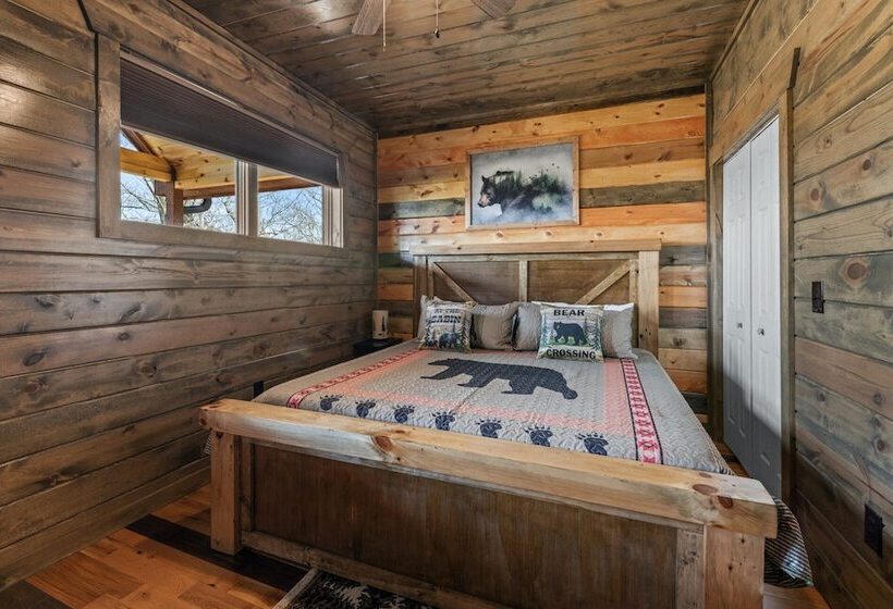 Mountain Retreat W/ Hot Tub & Games! Sleeps 10!