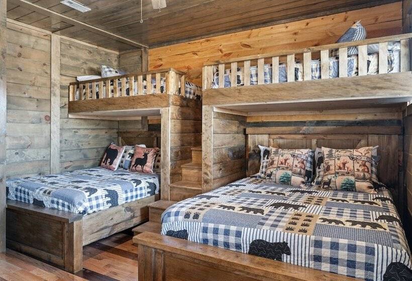 Mountain Retreat W/ Hot Tub & Games! Sleeps 10!