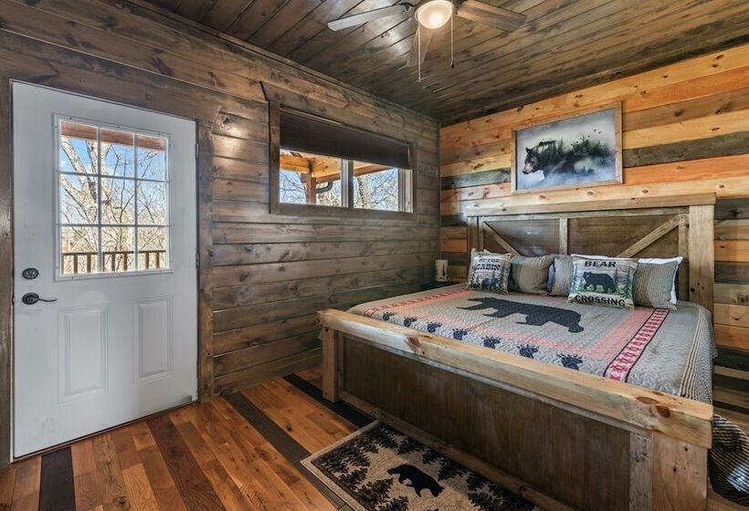 Mountain Retreat W/ Hot Tub & Games! Sleeps 10!