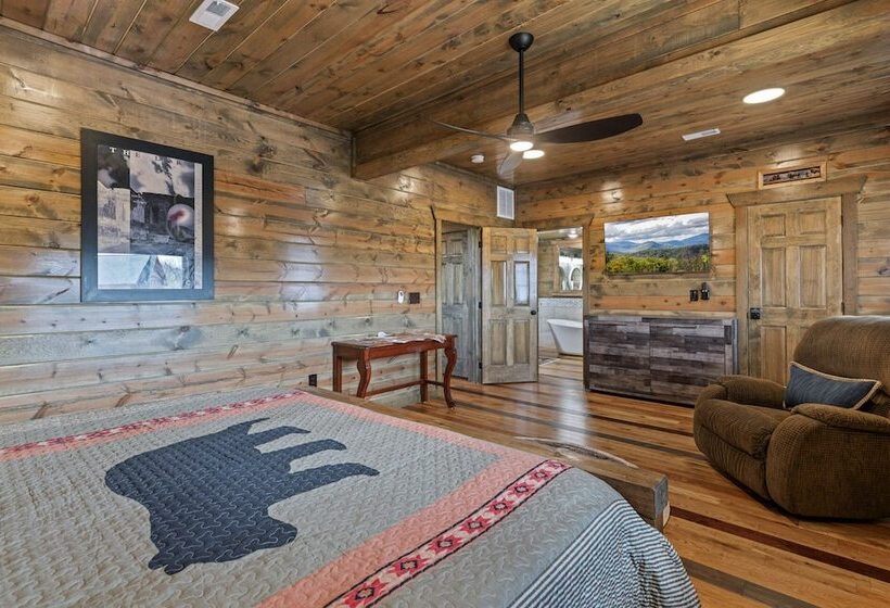 Mountain Retreat W/ Hot Tub & Games! Sleeps 10!