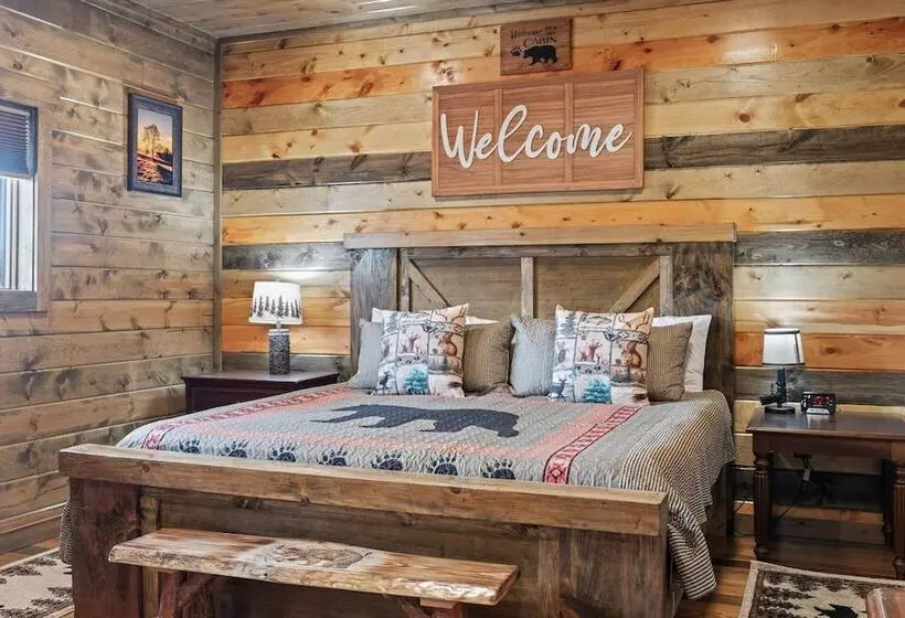 Mountain Retreat W/ Hot Tub & Games! Sleeps 10!