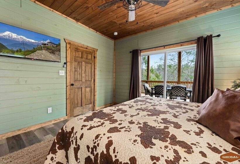 Luxe Mountain Pool Escape By Ghosal Luxury Lodging