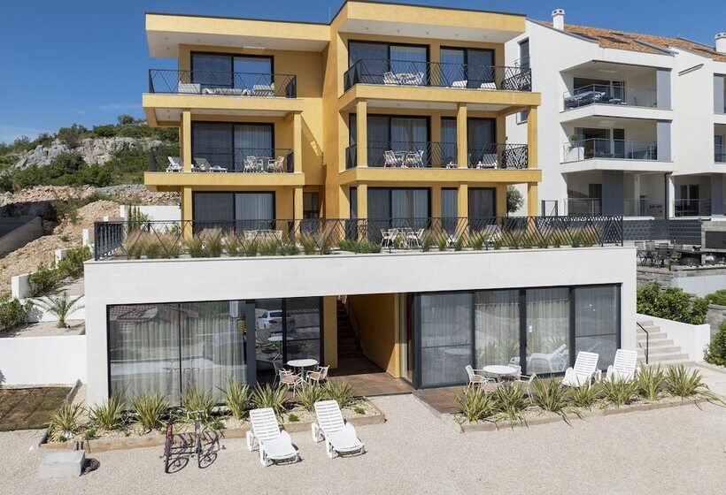 Mediterana Art Deco Resort