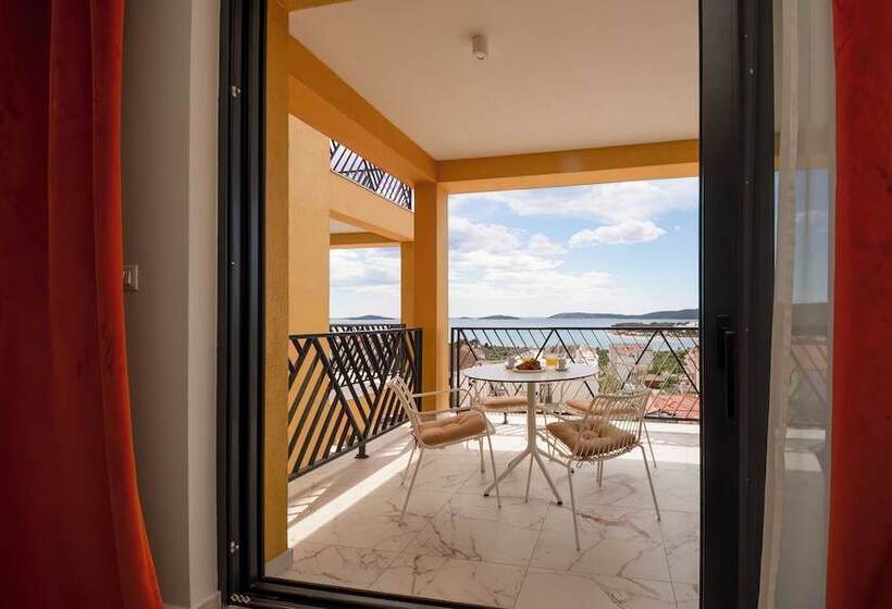 Mediterana Art Deco Resort