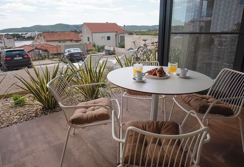 Mediterana Art Deco Resort