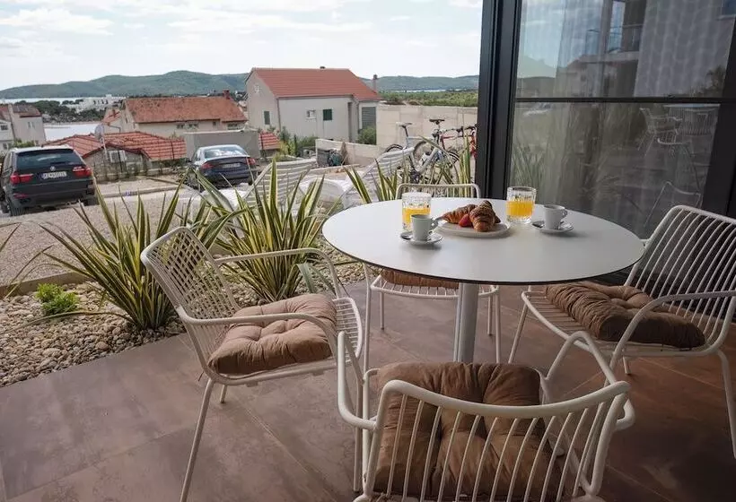 Mediterana Art Deco Resort