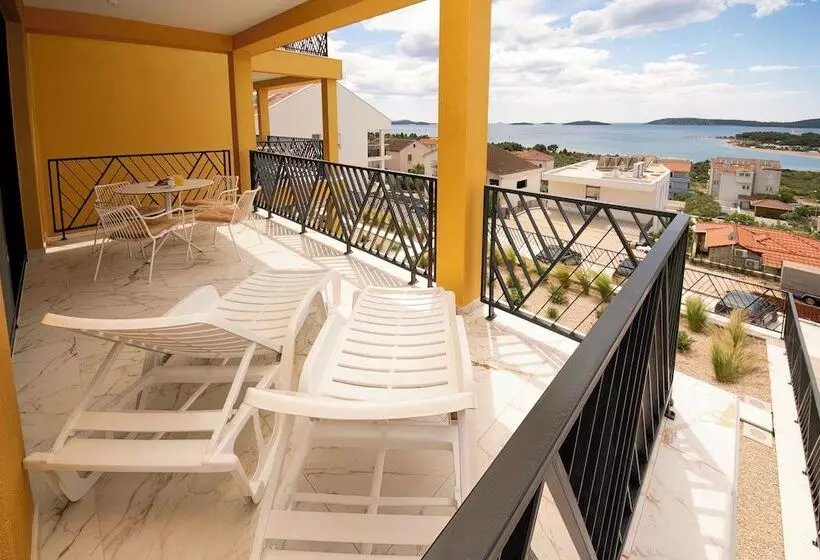 Mediterana Art Deco Resort