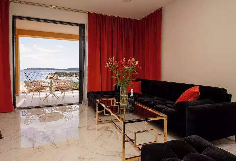 Mediterana Art Deco Resort