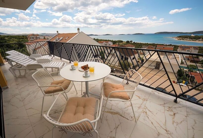 Mediterana Art Deco Resort