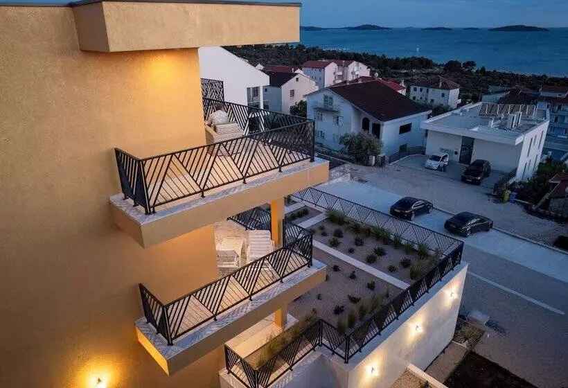 Mediterana Art Deco Resort