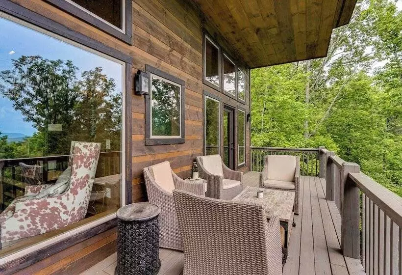 2 Decks, Grill, Hot Tub: Mountain Cabin In Murphy