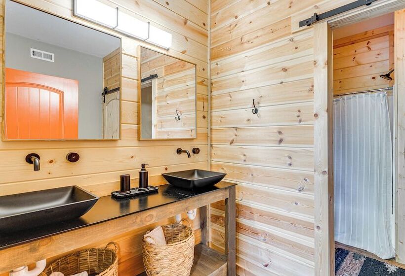 2 Decks, Grill, Hot Tub: Mountain Cabin In Murphy