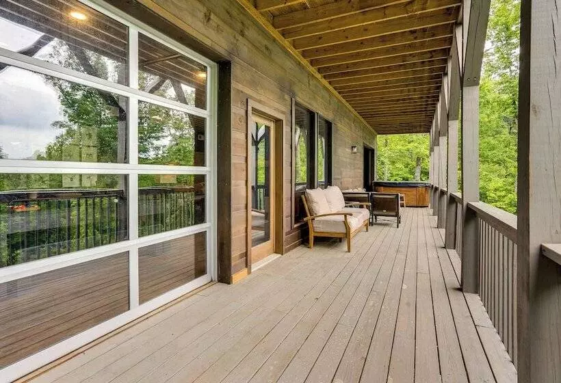 2 Decks, Grill, Hot Tub: Mountain Cabin In Murphy