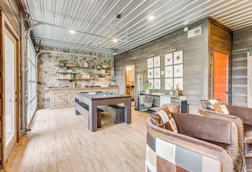 2 Decks, Grill, Hot Tub: Mountain Cabin In Murphy