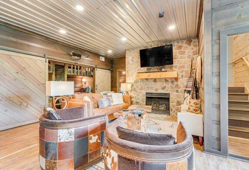 2 Decks, Grill, Hot Tub: Mountain Cabin In Murphy
