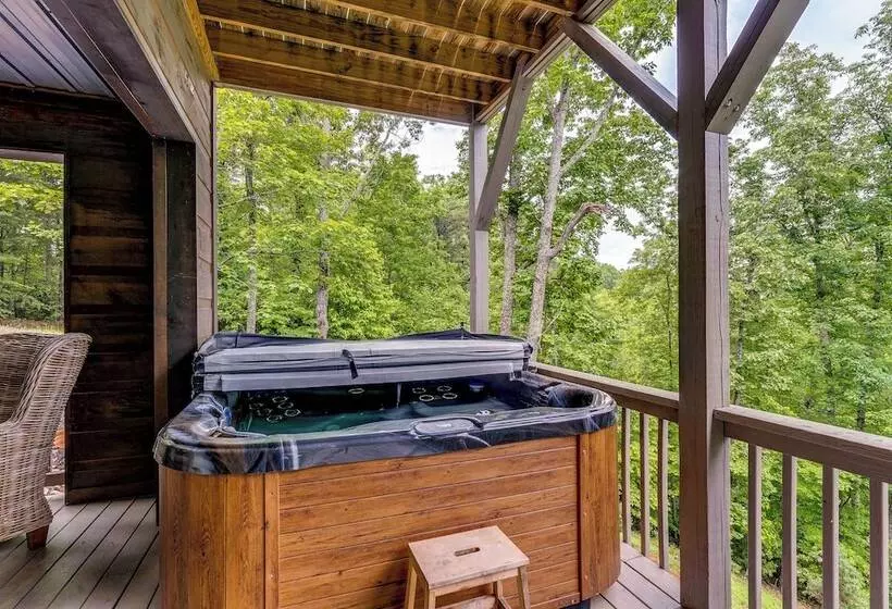 2 Decks, Grill, Hot Tub: Mountain Cabin In Murphy