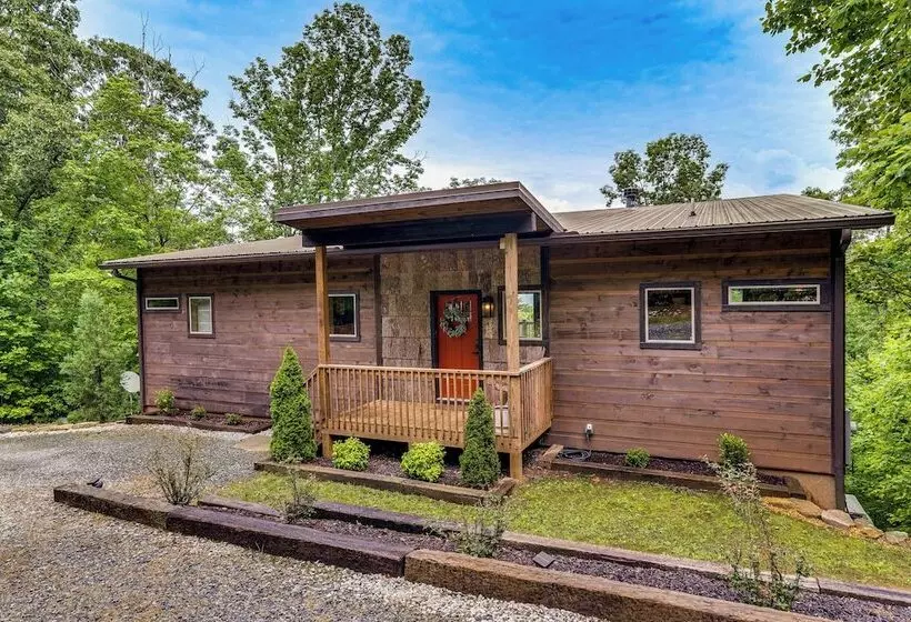 2 Decks, Grill, Hot Tub: Mountain Cabin In Murphy
