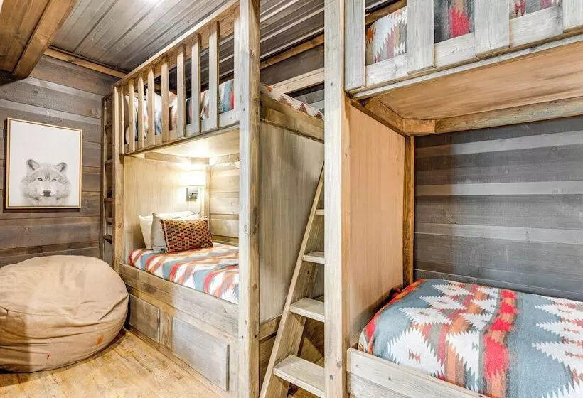 2 Decks, Grill, Hot Tub: Mountain Cabin In Murphy